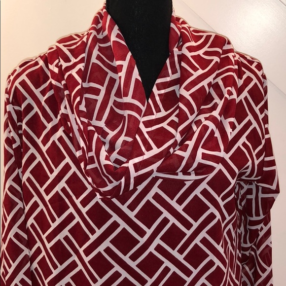 MAKE ME AN OFFER! Red and white tunic - Picture 2 of 7